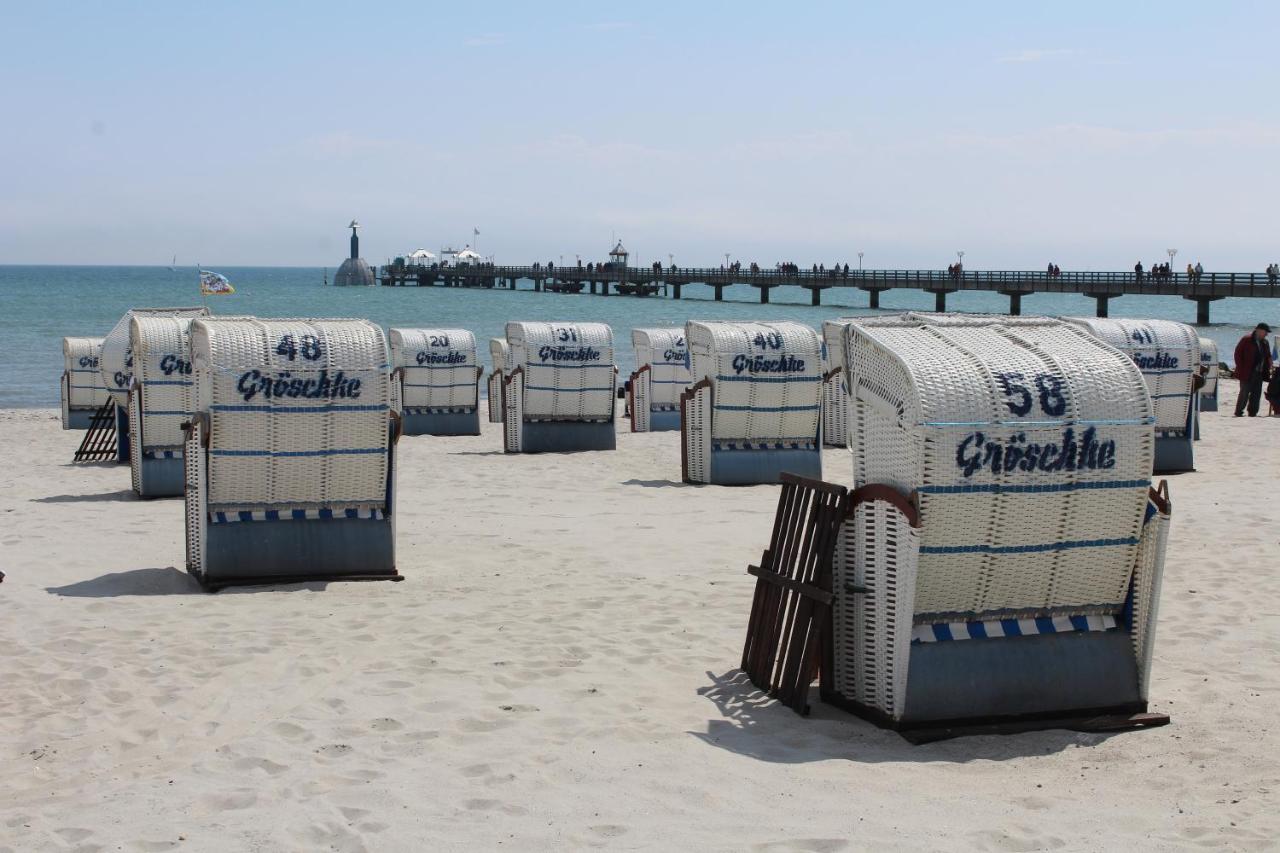 Ferienwohnungen Im Haus Strandburg Groemitz Grömitz Exterior foto