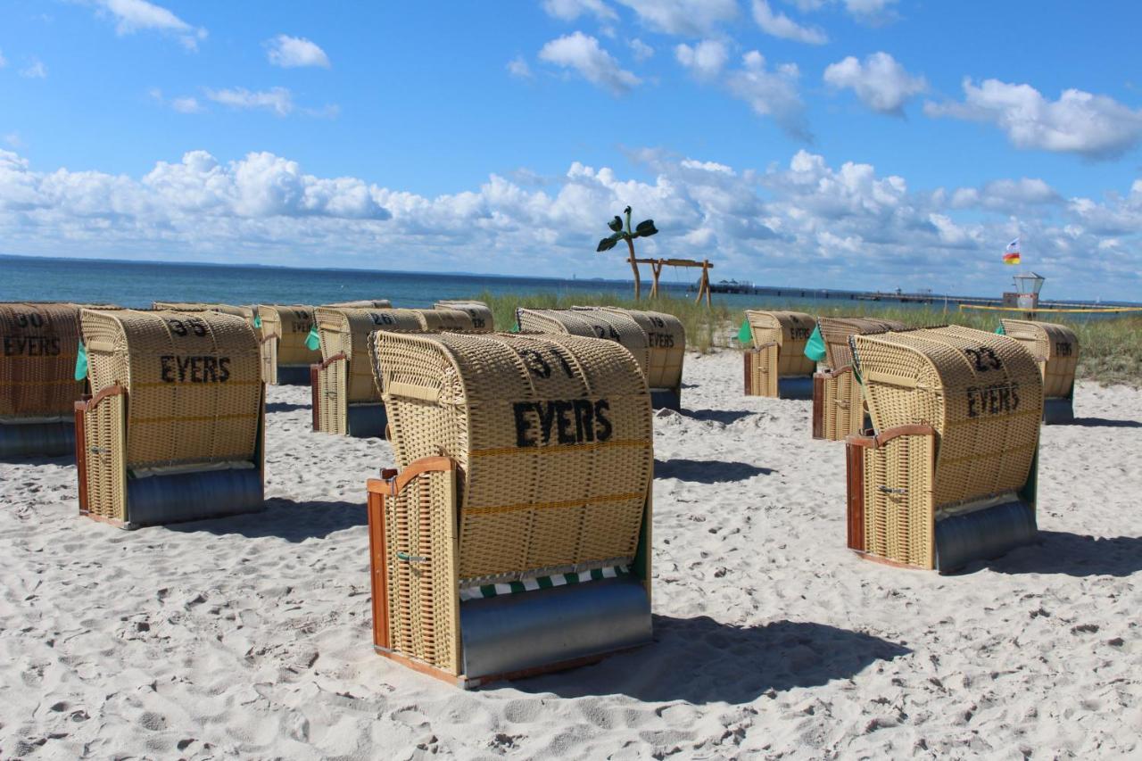 Ferienwohnungen Im Haus Strandburg Groemitz Grömitz Exterior foto